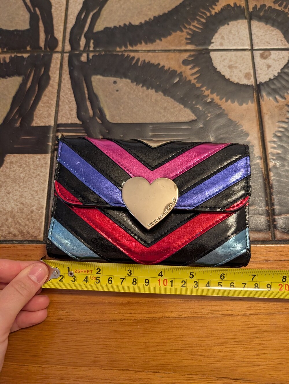 Vintage Y2K 2000s Victoria's Secret VS Metallic Leather Stripes Heart Wallet - Picture 5 of 5